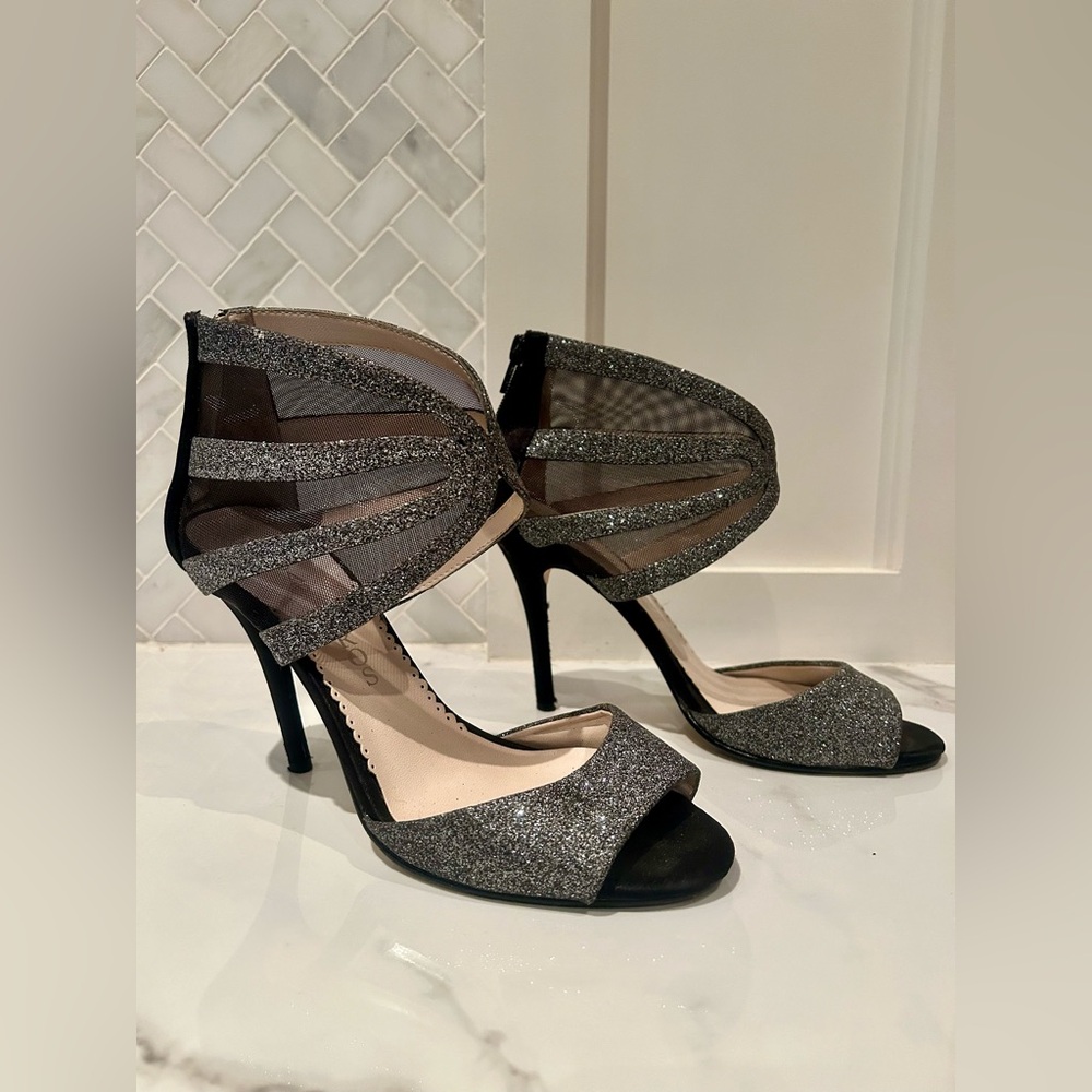 LAST CHANCE! Sparkly Peep-Toe Party Shoes Caparros Size 7.5